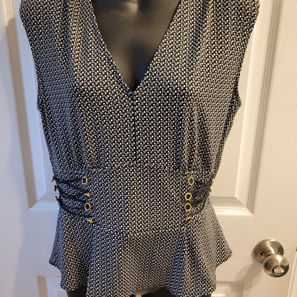 White House Black Market Black and White V-Neck Blouse